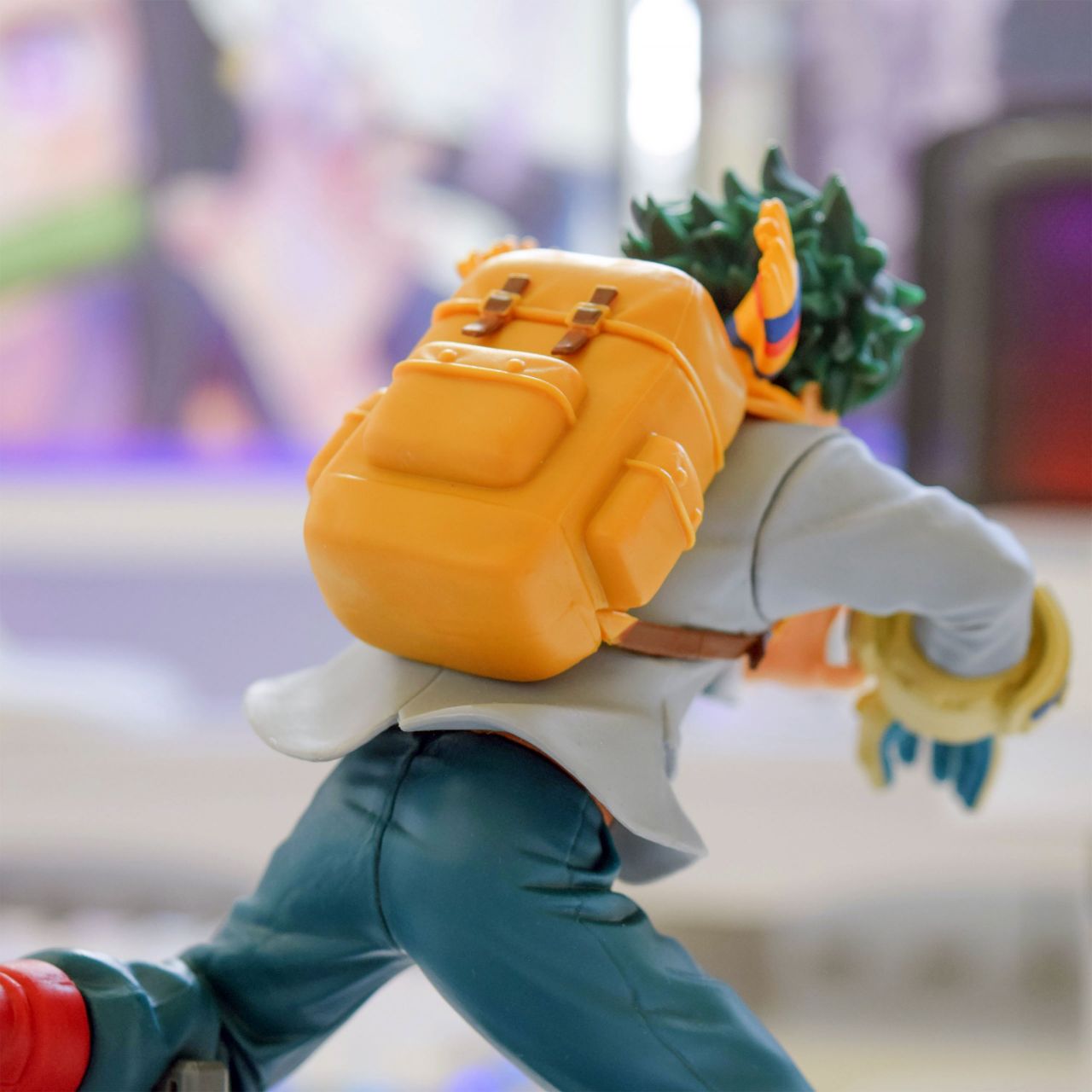 Izuku Midoriya from My Hero Academia. Official Banpresto figure. Right back profile High quality, Fast shipping.