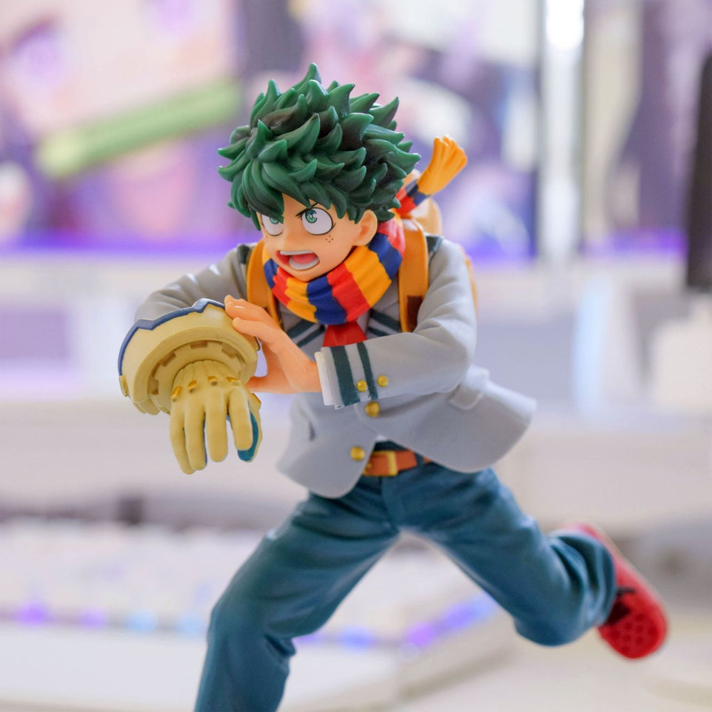 Izuku Midoriya from My Hero Academia. Official Banpresto figure. Left side profile High quality, Fast shipping.