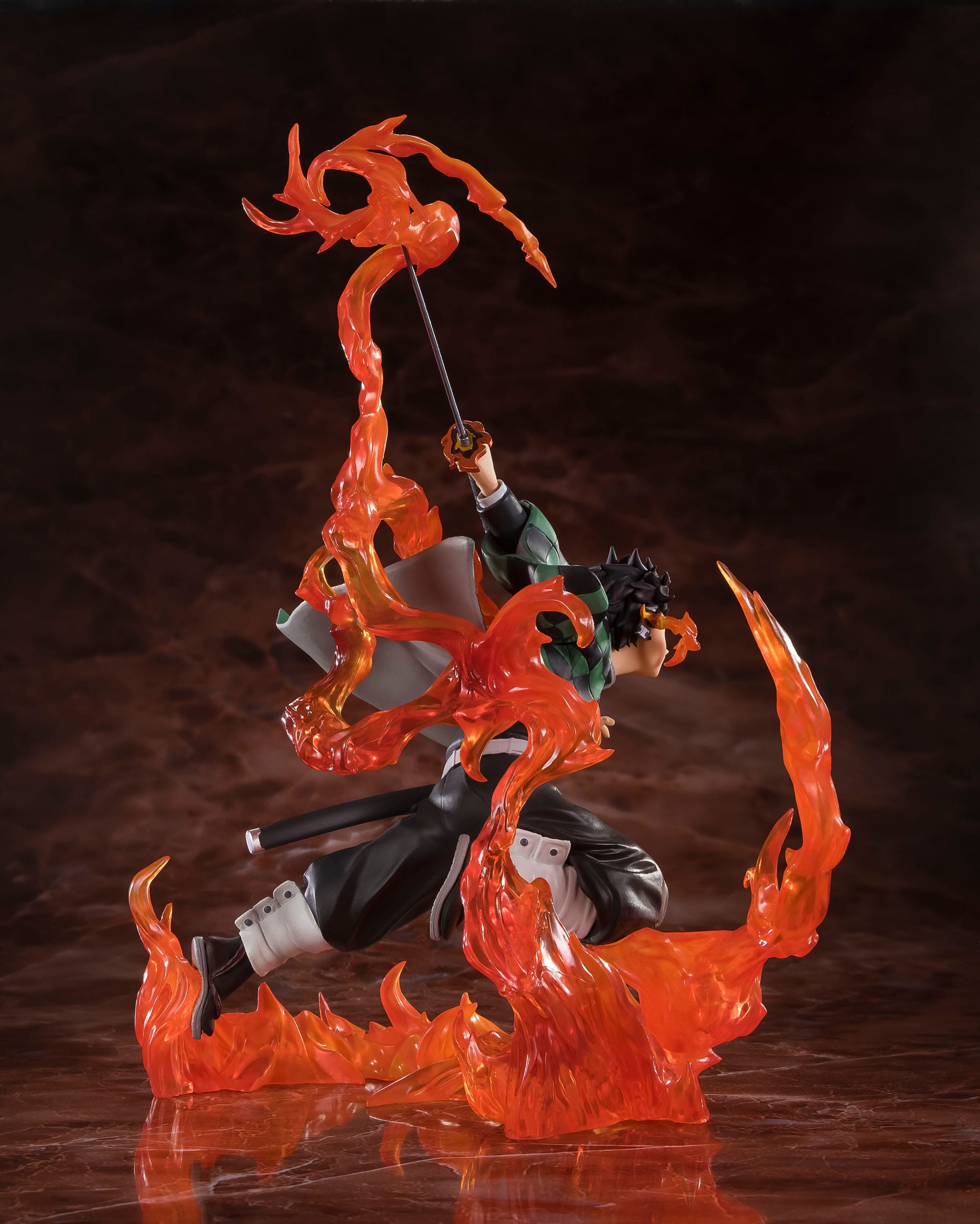 Tanjiro Kamado from Demon Slayer, High quality Banpresto figure, fast shipping. Back profile Fire.
