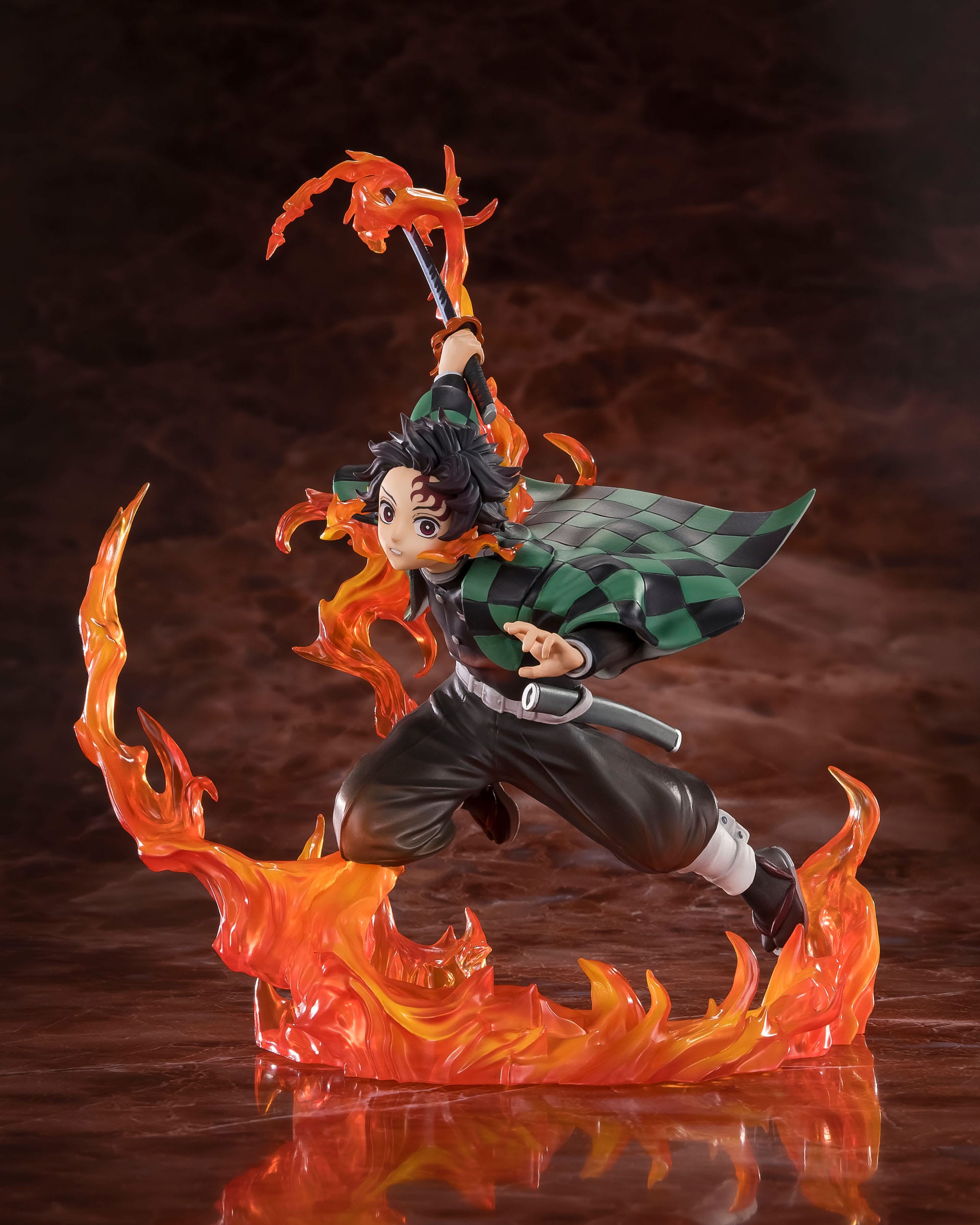 Tanjiro Kamado from Demon Slayer, High quality Banpresto figure, fast shipping. Front profile Fire.