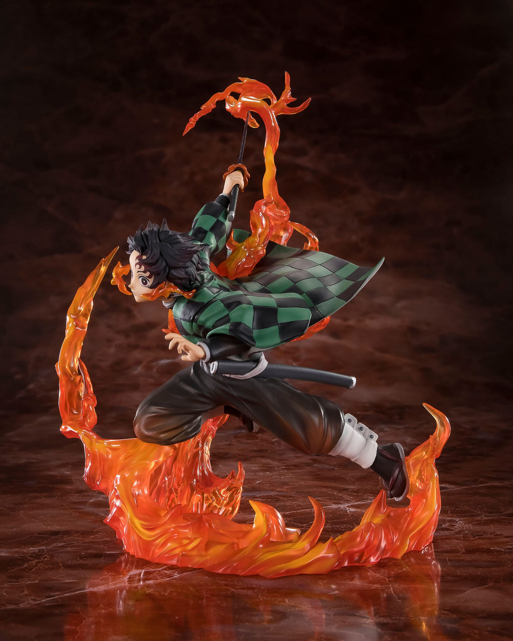 Tanjiro Kamado from Demon Slayer, High quality Banpresto figure, fast shipping. Side profile Fire.